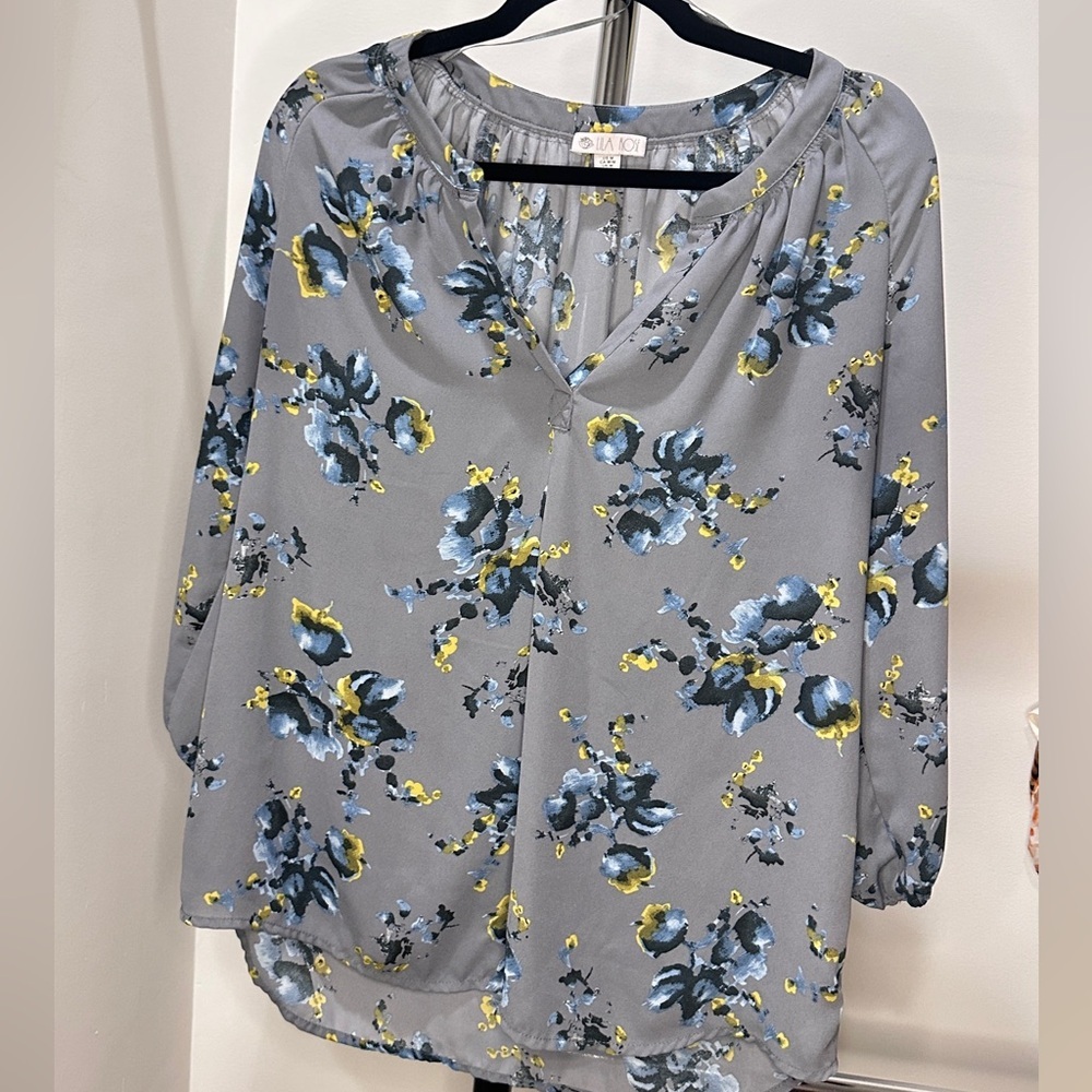 Lila Rose Gray and Blue Relaxed Floral Buttoned Blouse, Medium